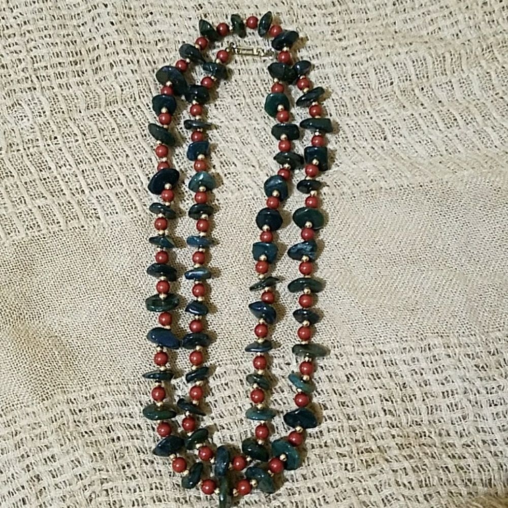DAUPLAISE NECKLACE